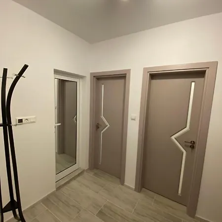 Uzun Apartment *